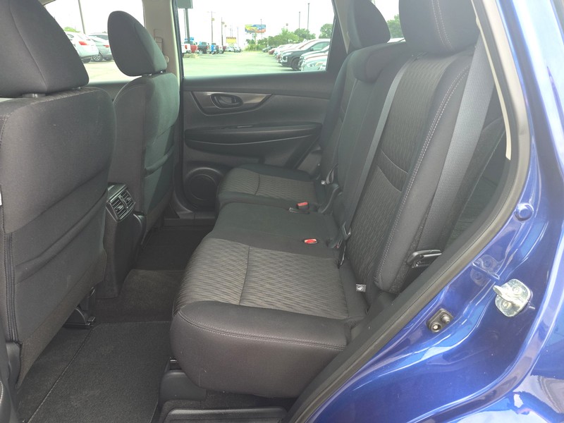 Nissan Rogue Vehicle Full-screen Gallery Image 10