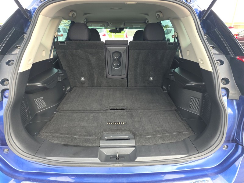 Nissan Rogue Vehicle Full-screen Gallery Image 11