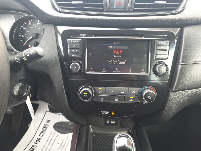 Nissan Rogue Vehicle Full-screen Gallery Image 12