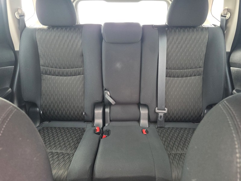 Nissan Rogue Vehicle Full-screen Gallery Image 13