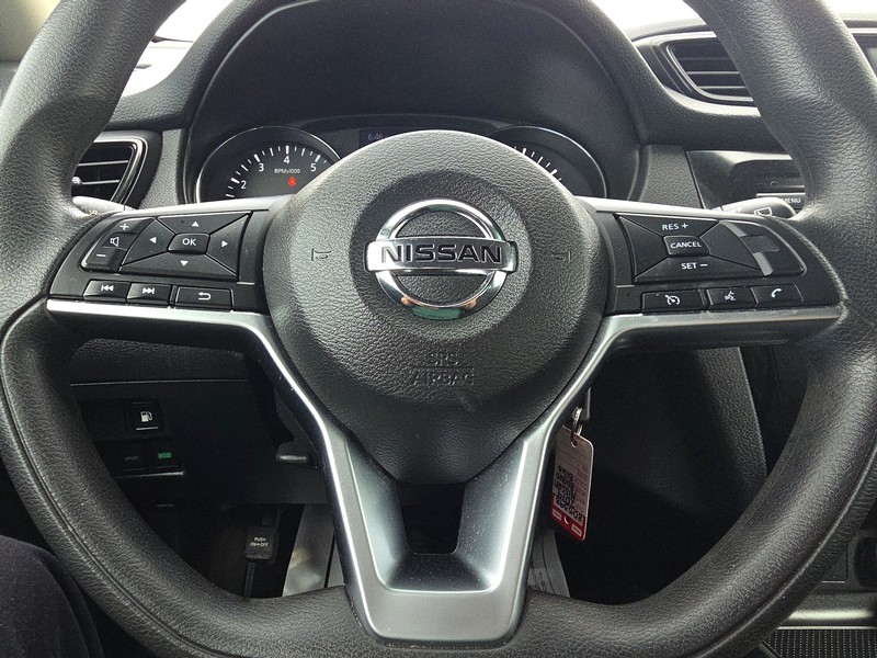 Nissan Rogue Vehicle Full-screen Gallery Image 14