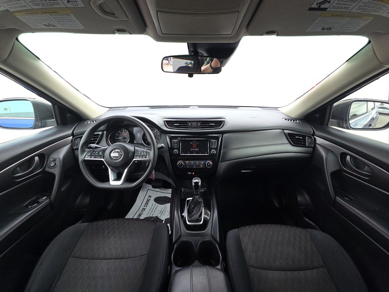 Nissan Rogue Vehicle Full-screen Gallery Image 15