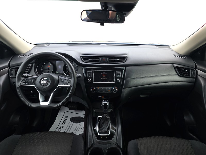 Nissan Rogue Vehicle Full-screen Gallery Image 16