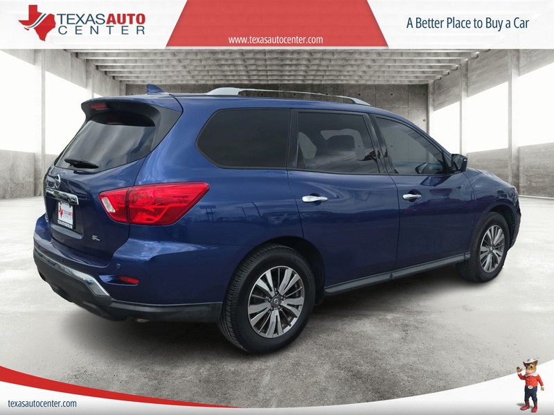 Nissan Pathfinder Vehicle Full-screen Gallery Image 7