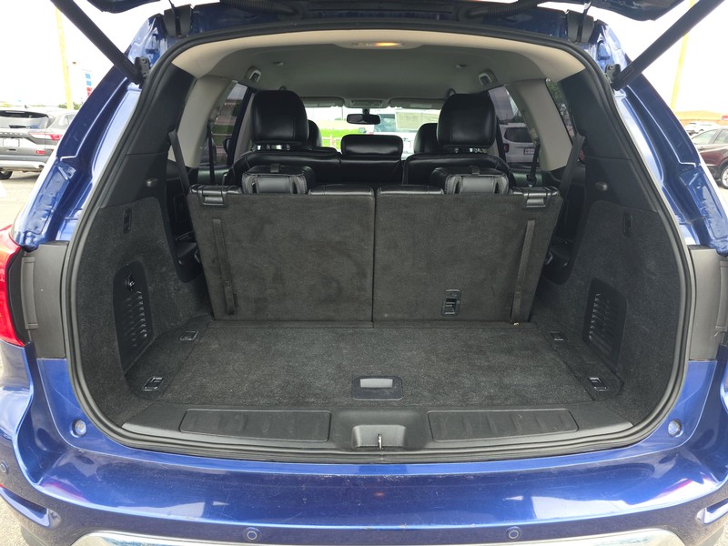 Nissan Pathfinder Vehicle Full-screen Gallery Image 11