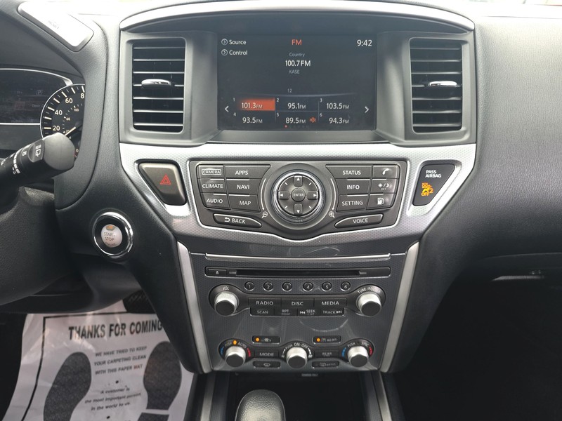 Nissan Pathfinder Vehicle Full-screen Gallery Image 12