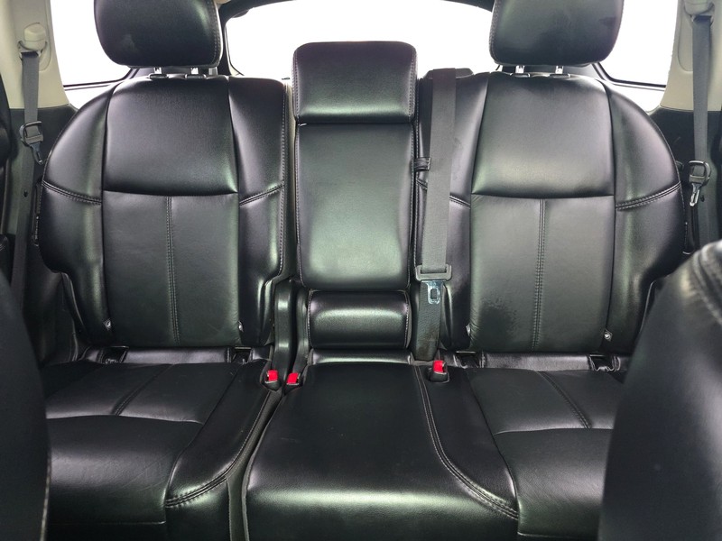 Nissan Pathfinder Vehicle Full-screen Gallery Image 13