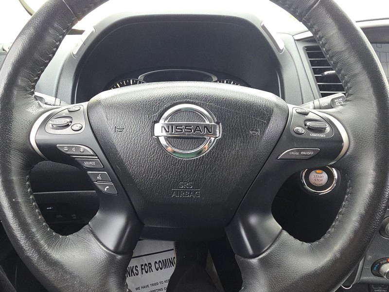 Nissan Pathfinder Vehicle Full-screen Gallery Image 14