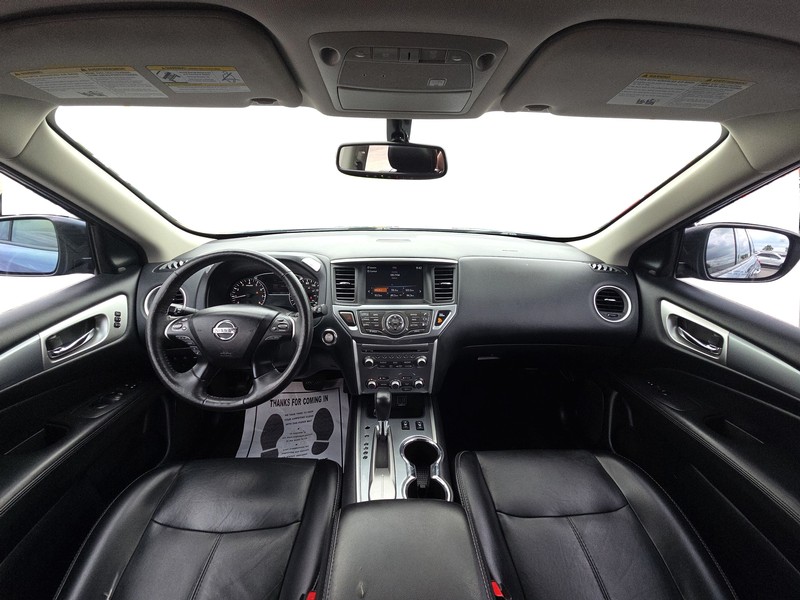Nissan Pathfinder Vehicle Full-screen Gallery Image 15
