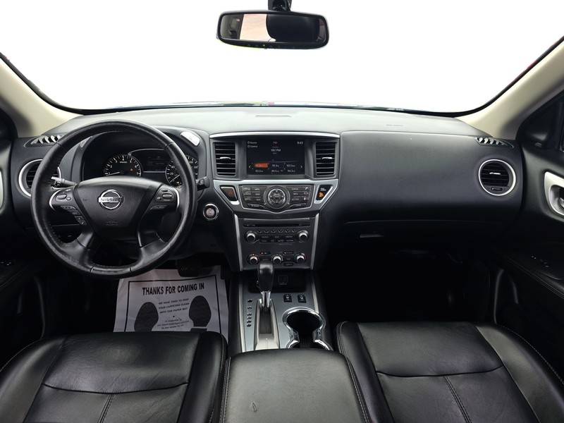 Nissan Pathfinder Vehicle Full-screen Gallery Image 16