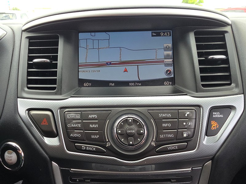 Nissan Pathfinder Vehicle Full-screen Gallery Image 17