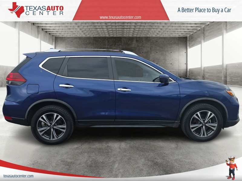 Nissan Rogue Vehicle Full-screen Gallery Image 04
