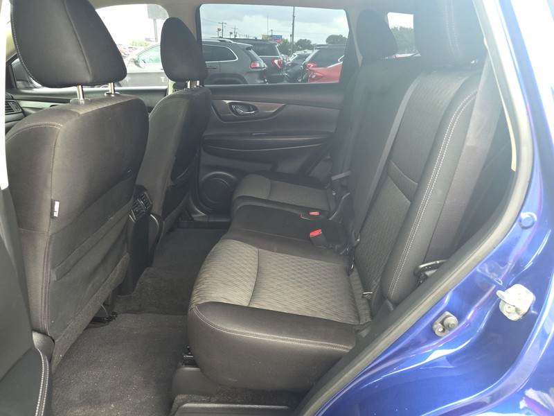 Nissan Rogue Vehicle Full-screen Gallery Image 10