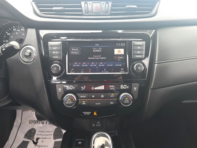 Nissan Rogue Vehicle Full-screen Gallery Image 11