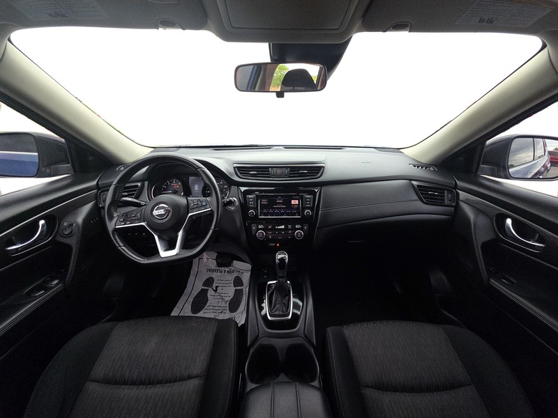 Nissan Rogue Vehicle Full-screen Gallery Image 14