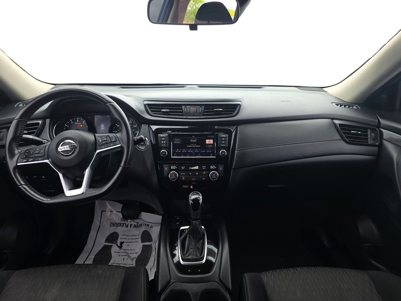 Nissan Rogue Vehicle Full-screen Gallery Image 15