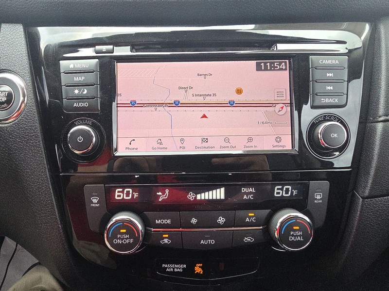 Nissan Rogue Vehicle Full-screen Gallery Image 16