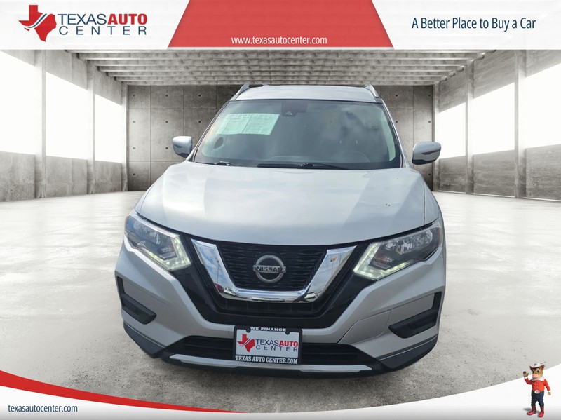 Nissan Rogue Vehicle Full-screen Gallery Image 3