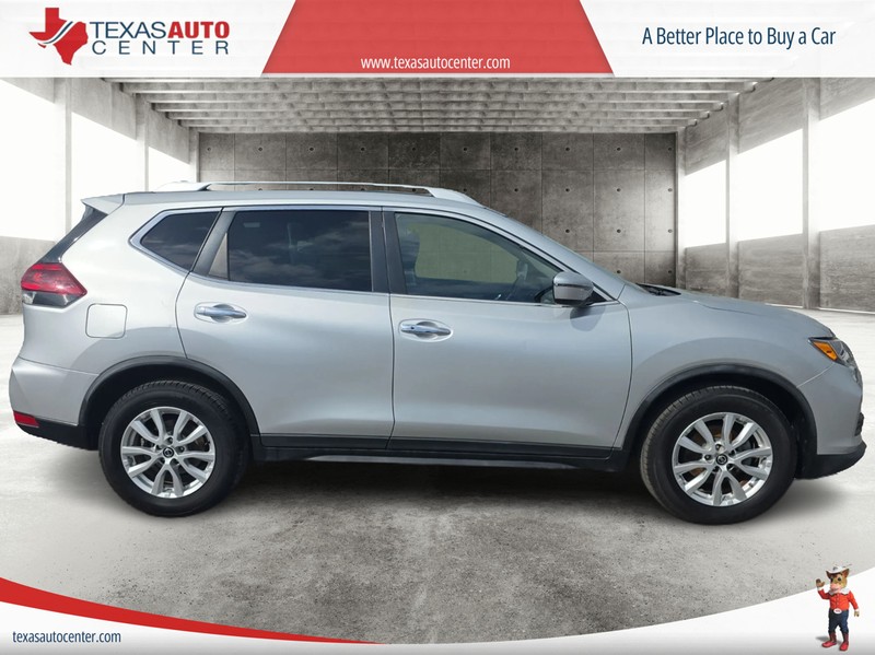 Nissan Rogue Vehicle Full-screen Gallery Image 4