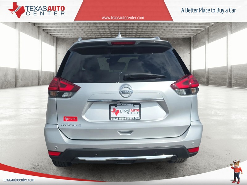Nissan Rogue Vehicle Full-screen Gallery Image 6