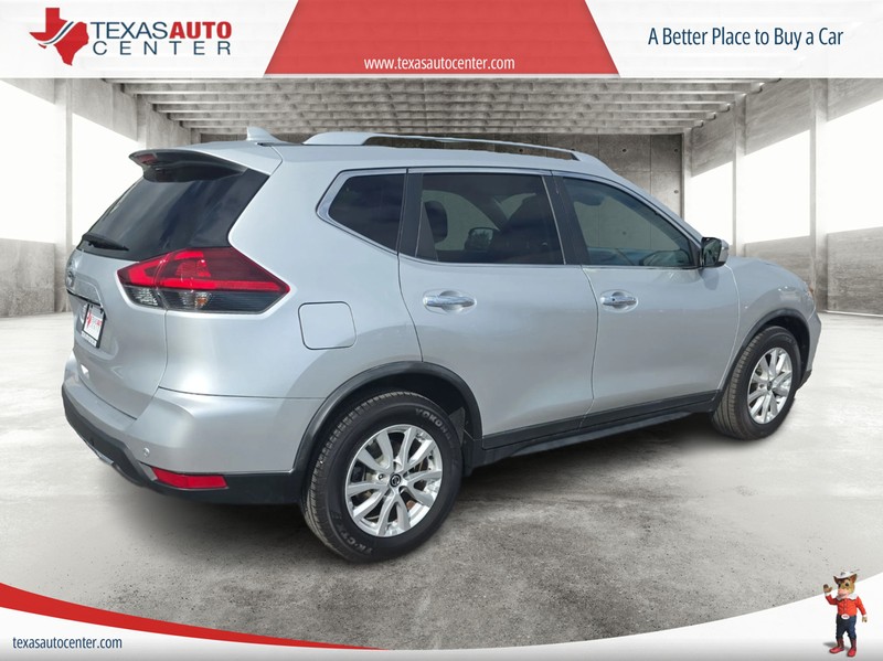 Nissan Rogue Vehicle Full-screen Gallery Image 7