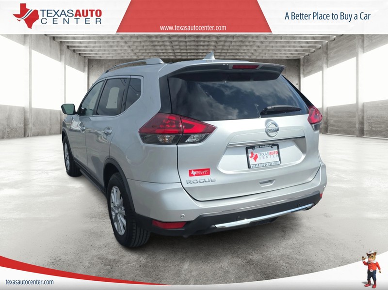 Nissan Rogue Vehicle Full-screen Gallery Image 8