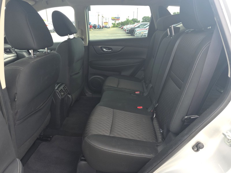 Nissan Rogue Vehicle Full-screen Gallery Image 10