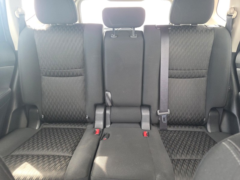 Nissan Rogue Vehicle Full-screen Gallery Image 13