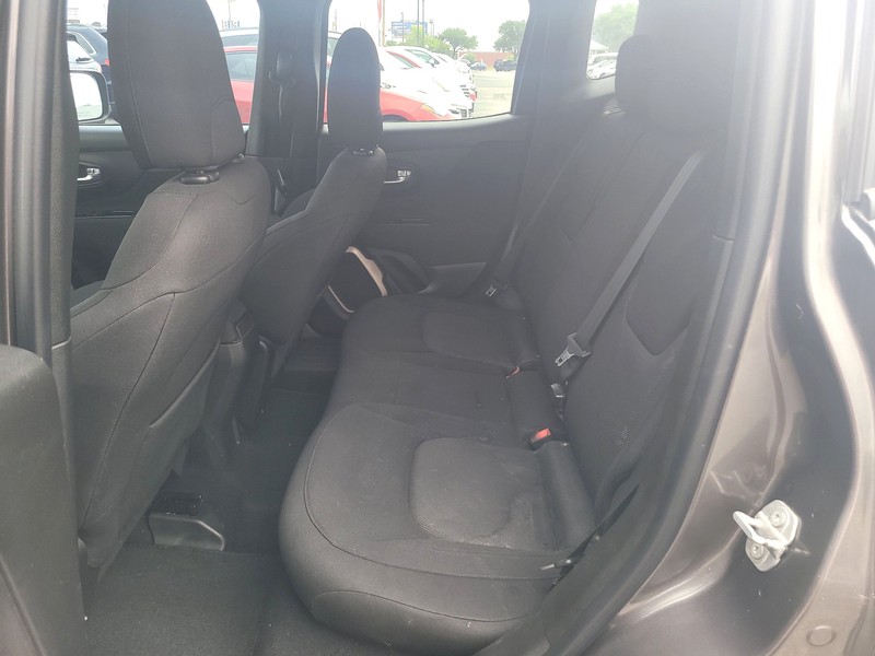 Jeep Renegade Vehicle Full-screen Gallery Image 10