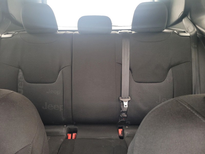 Jeep Renegade Vehicle Full-screen Gallery Image 13
