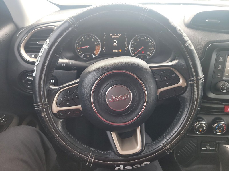 Jeep Renegade Vehicle Full-screen Gallery Image 14