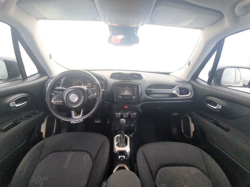 Jeep Renegade Vehicle Full-screen Gallery Image 15