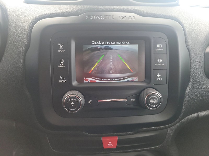 Jeep Renegade Vehicle Full-screen Gallery Image 17