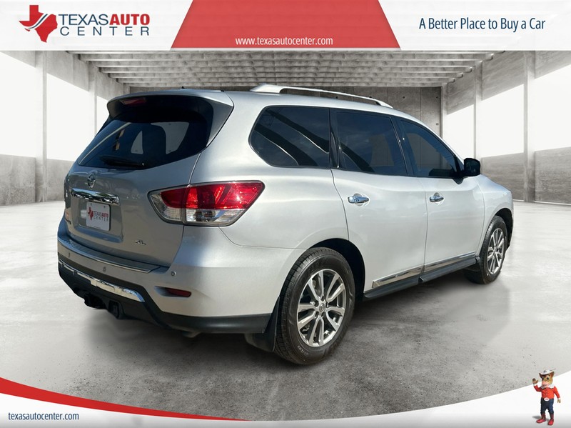Nissan Pathfinder Vehicle Full-screen Gallery Image 05