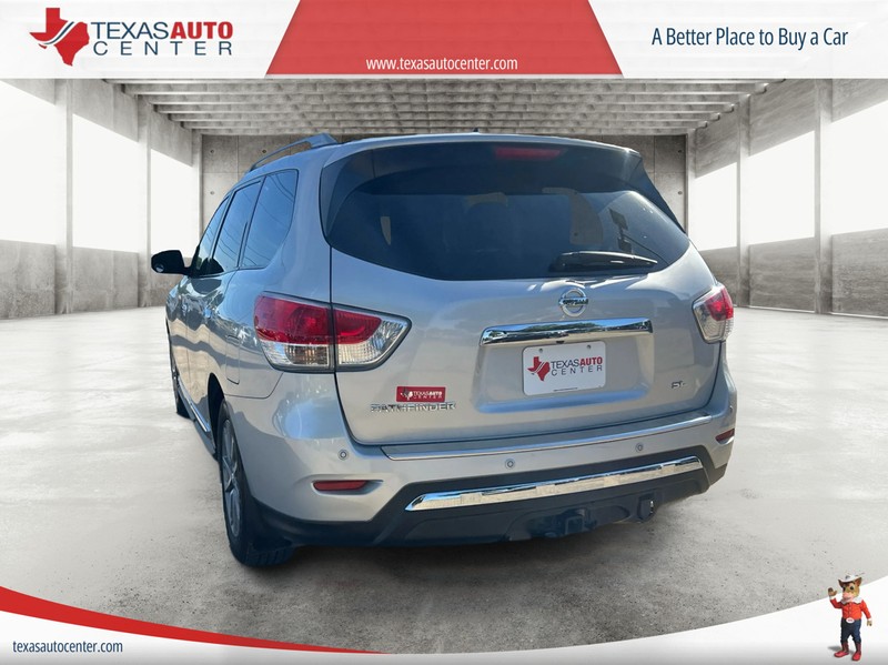 Nissan Pathfinder Vehicle Full-screen Gallery Image 06