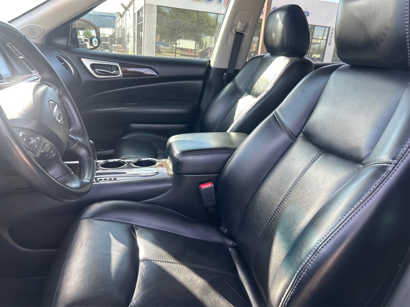 Nissan Pathfinder Vehicle Full-screen Gallery Image 07