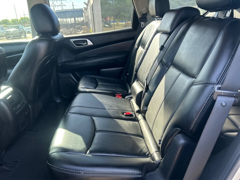 Nissan Pathfinder Vehicle Full-screen Gallery Image 08