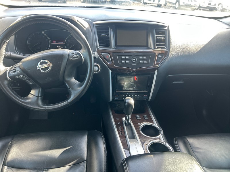 Nissan Pathfinder Vehicle Full-screen Gallery Image 09