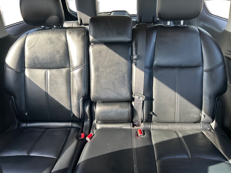 Nissan Pathfinder Vehicle Full-screen Gallery Image 10