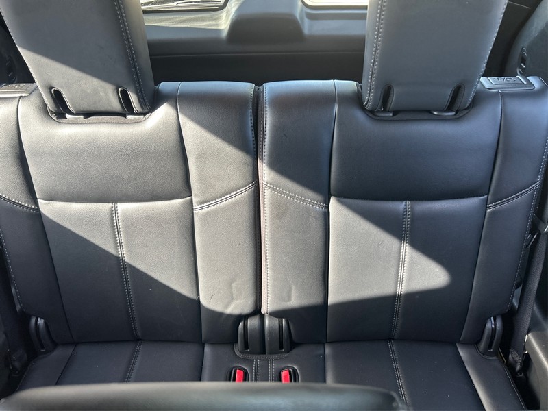 Nissan Pathfinder Vehicle Full-screen Gallery Image 14