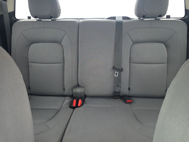 Chevrolet Colorado Vehicle Full-screen Gallery Image 12
