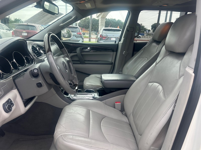 Buick Enclave Vehicle Full-screen Gallery Image 08