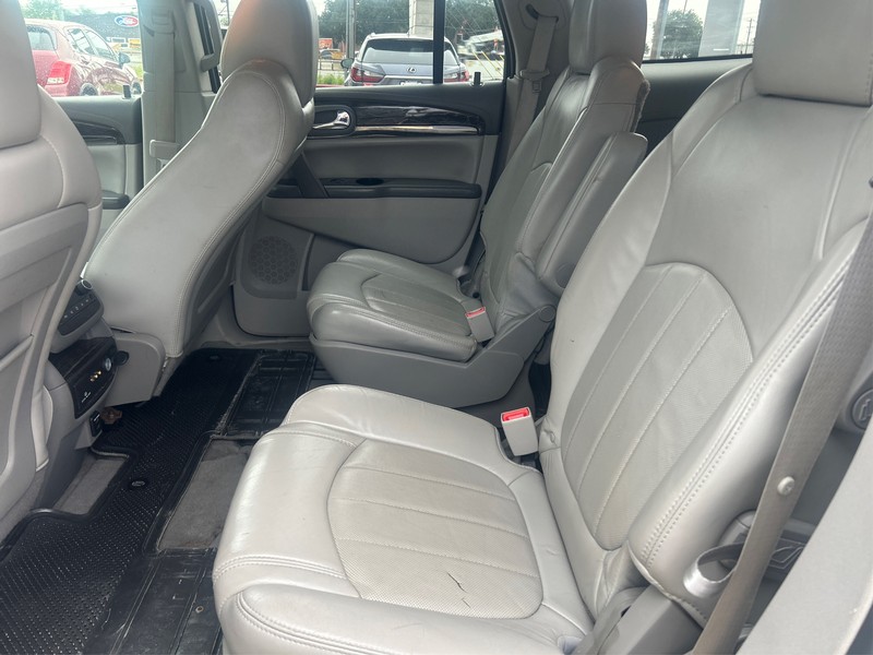 Buick Enclave Vehicle Full-screen Gallery Image 09
