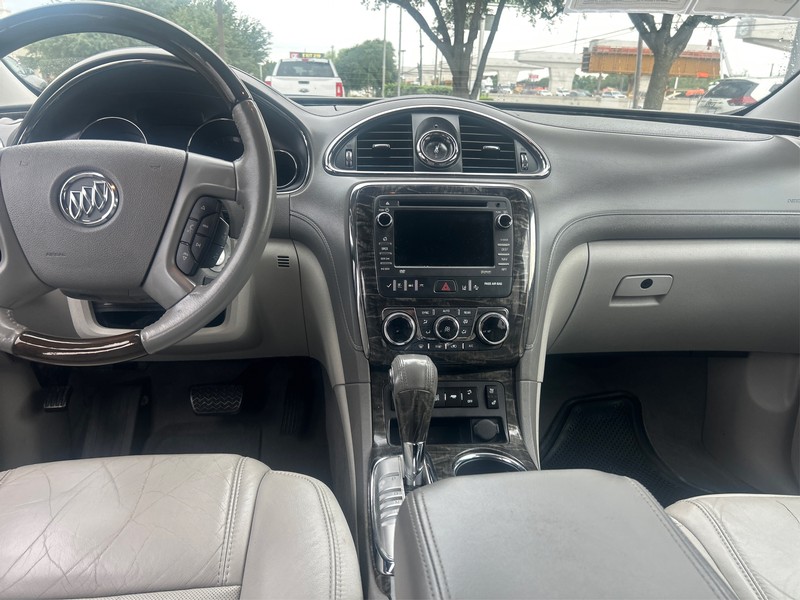 Buick Enclave Vehicle Full-screen Gallery Image 11