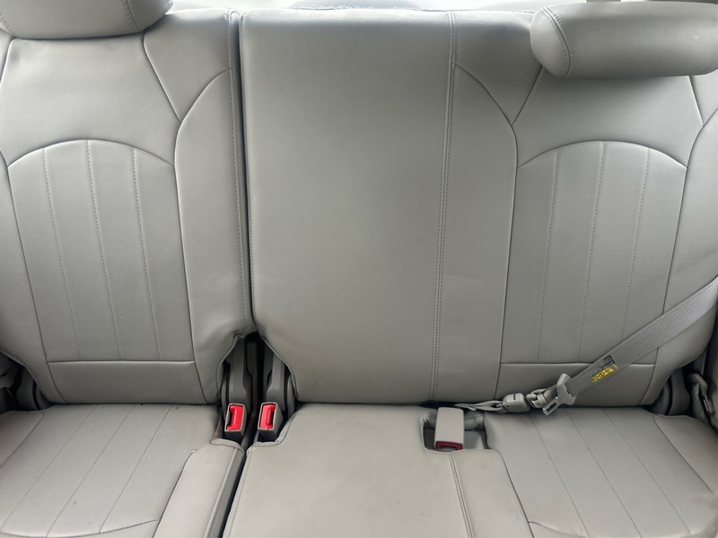Buick Enclave Vehicle Full-screen Gallery Image 17