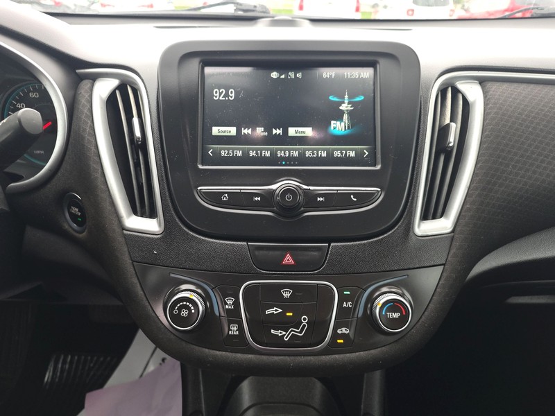 Chevrolet Malibu Vehicle Full-screen Gallery Image 11