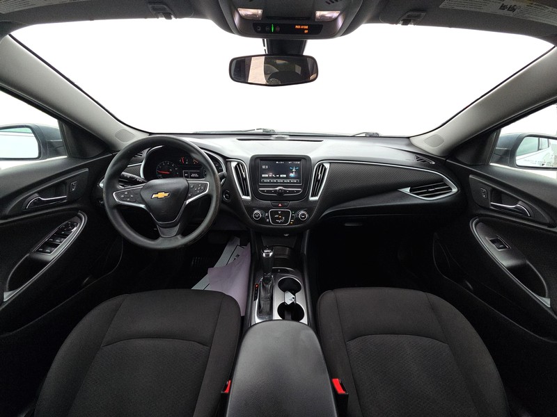 Chevrolet Malibu Vehicle Full-screen Gallery Image 14