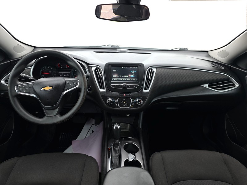 Chevrolet Malibu Vehicle Full-screen Gallery Image 15