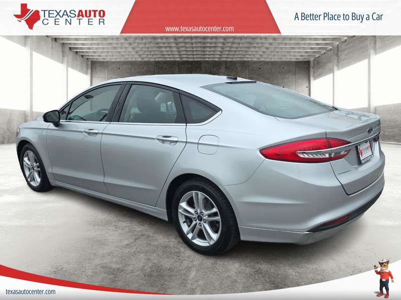 Ford Fusion Vehicle Full-screen Gallery Image 2