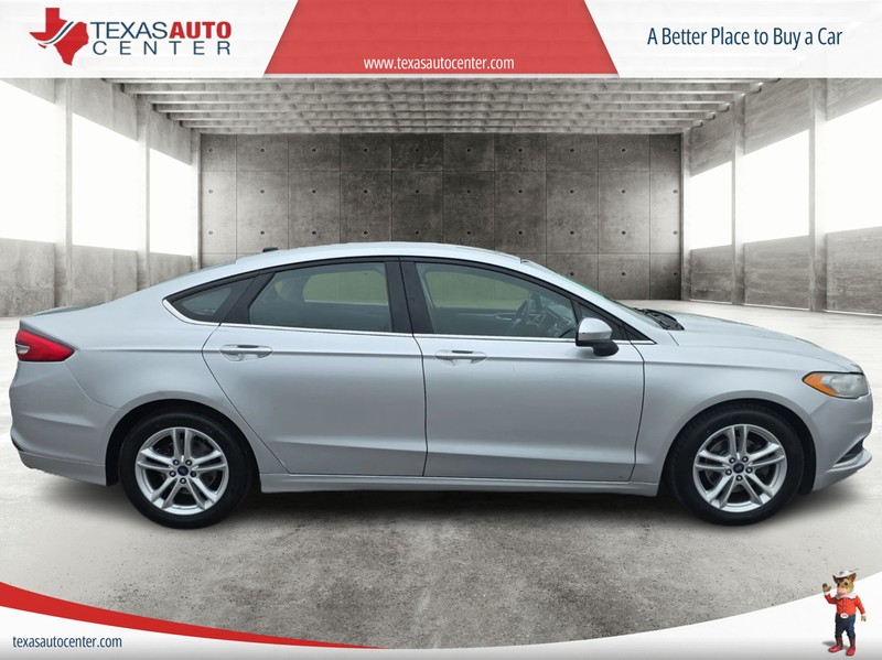 Ford Fusion Vehicle Full-screen Gallery Image 4